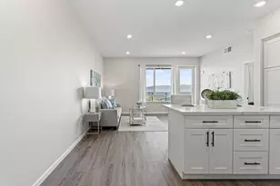 382 Llano De Los Robles Ave 7, San Jose, CA 95136 - Photo 2