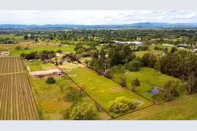 672 Irwin Ln, Santa Rosa, CA 95401 - Photo 2