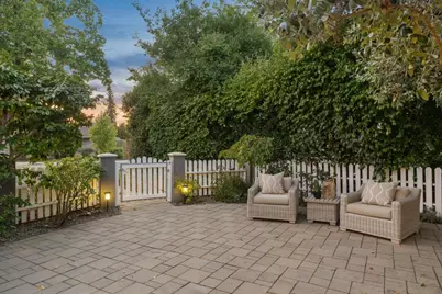 160 Lois Ln, Palo Alto, CA 94303 - Photo 2