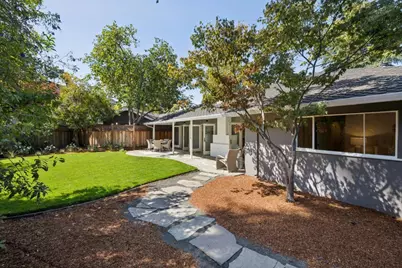 160 Lois Ln, Palo Alto, CA 94303 - Photo 16