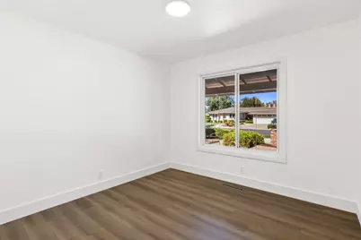 19488 Brockton Ln, Saratoga, CA 95070 - Photo 12