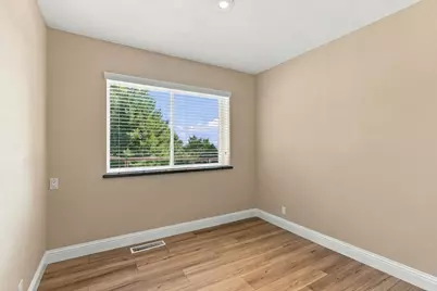 1051 Hewitt Dr, San Carlos, CA 94070 - Photo 20