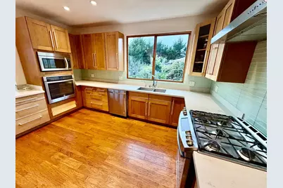 310 Valencia Ave, El Granada, CA 94018 - Photo 10