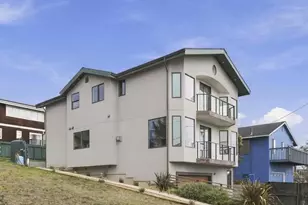 310 Valencia Ave, El Granada, CA 94018 - Photo 4