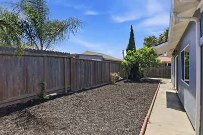 215 Eastman St, Hayward, CA 94544 - Photo 26