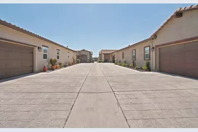863 Fritz Dr, Los Banos, CA 93635 - Photo 2