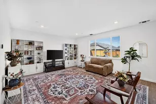 1910 Peony St, Hollister, CA 95023 - Photo 10