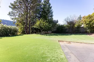 1365 Lakeview Dr, Hillsborough, CA 94010 - Photo 64