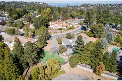 1365 Lakeview Dr, Hillsborough, CA 94010 - Photo 80