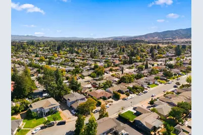 7821 Santa Barbara Dr, Gilroy, CA 95020 - Photo 38