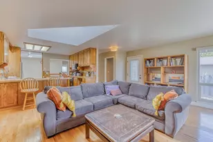 945 San Simeon Dr, Salinas, CA 93901 - Photo 6