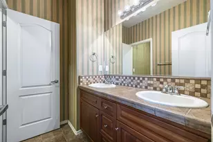 4129 W Cherry Tree Ln, Fresno, CA 93722 - Photo 32
