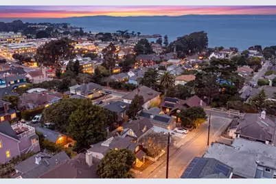 212 11th St, Pacific Grove, CA 93950 - Photo 32