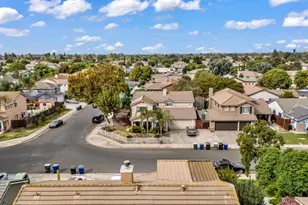 825 Rolling Oak Ct, Modesto, CA 95351 - Photo 2