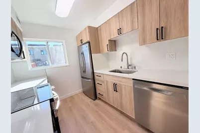 7203 Admiralty Ln, Foster City, CA 94404 - Photo 2