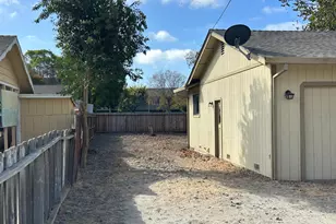 921 Nash Rd, Hollister, CA 95023 - Photo 2