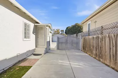 1080 S 8th St, San Jose, CA 95112 - Photo 32