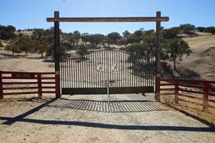 20392 Panoche Rd, Paicines, CA 95043 - Photo 2