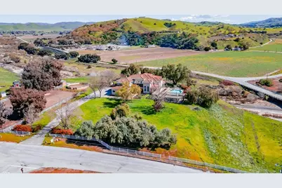 6400 Vineyard Estates Dr, Hollister, CA 95023 - Photo 1