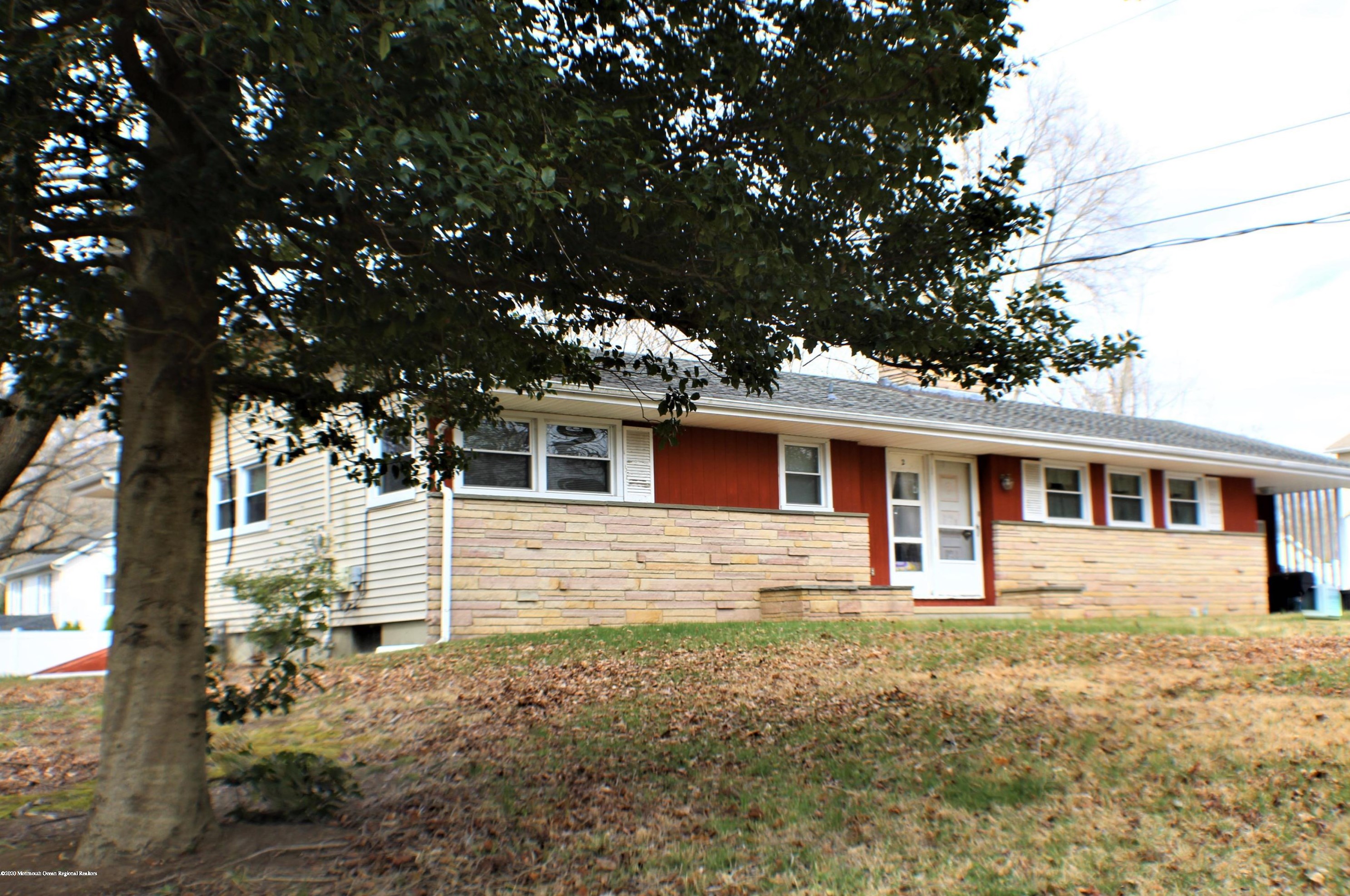 2 Sanford St, Millstone Township, NJ 07726-3808