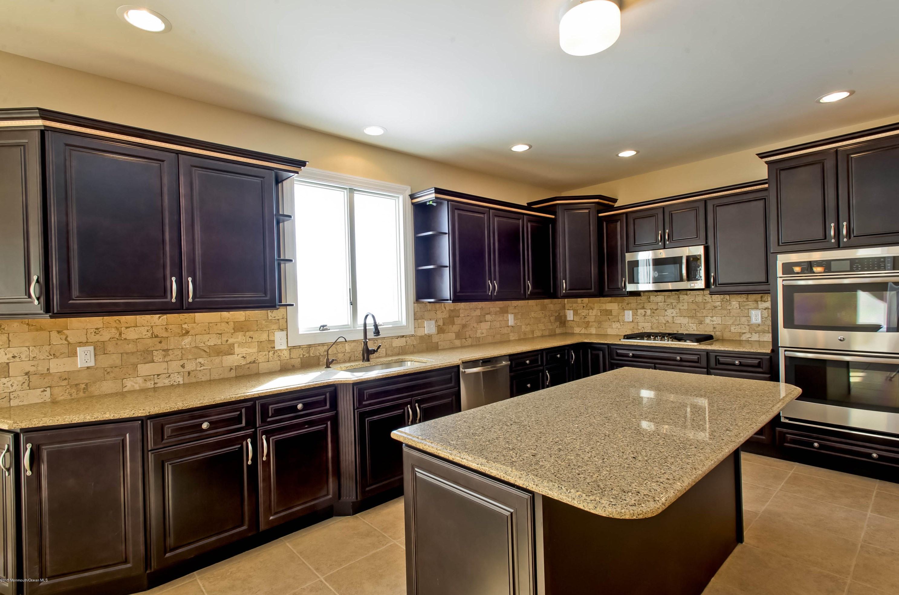 1 Molsbury Ln, Millstone Township, NJ 08510-8763