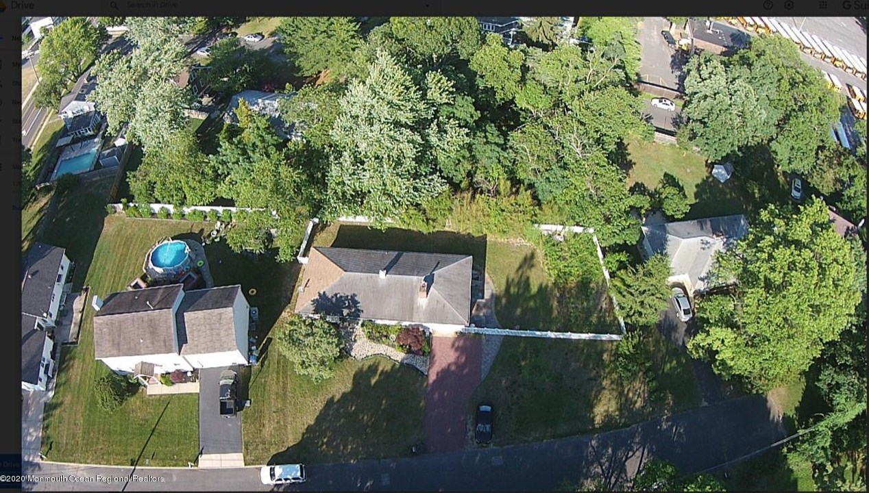 2025 Lesser Pkwy, Oakhurst NJ  07755-1121 exterior