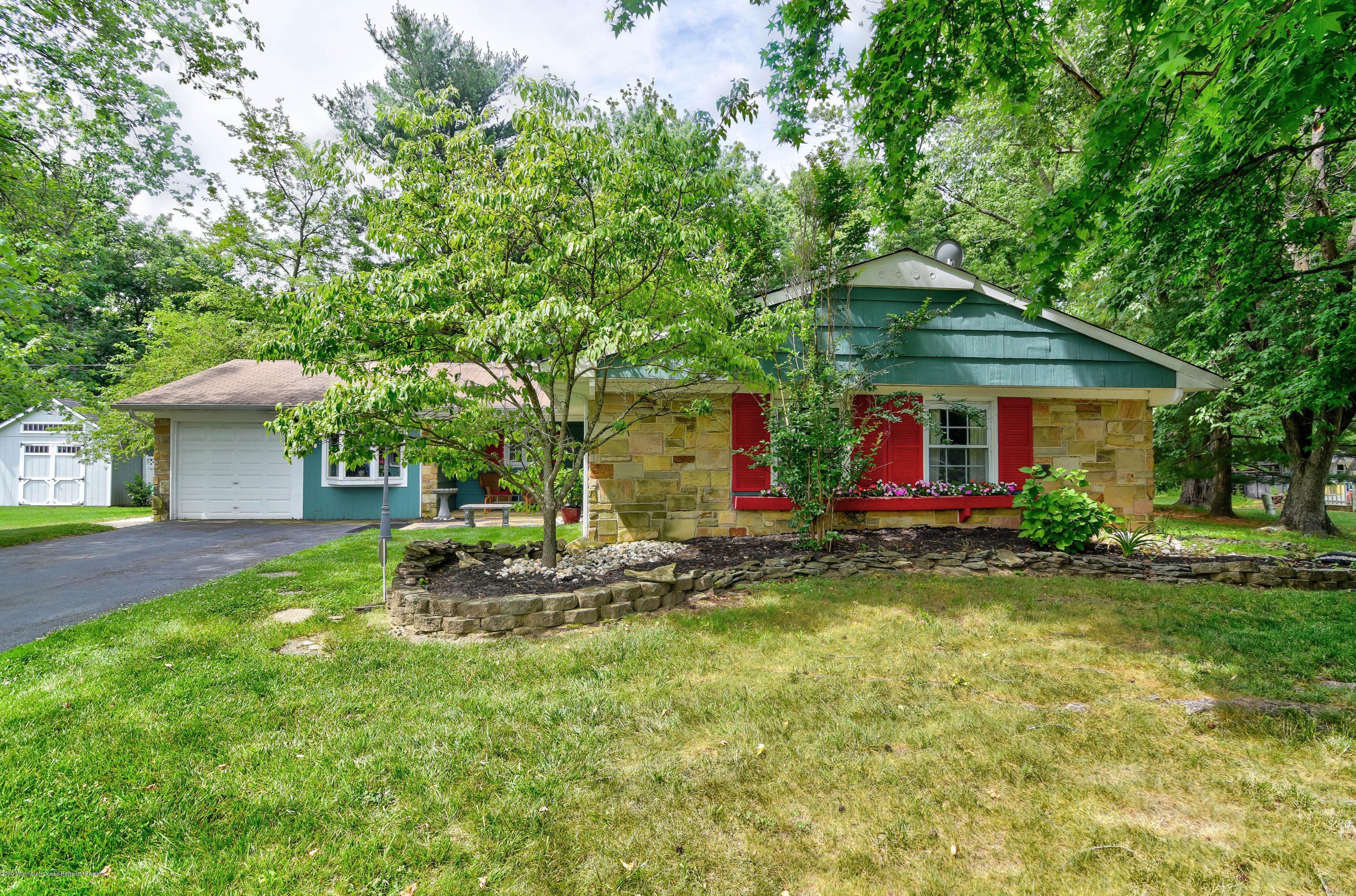 33 Newland Pl, Matawan, NJ 07747-1315