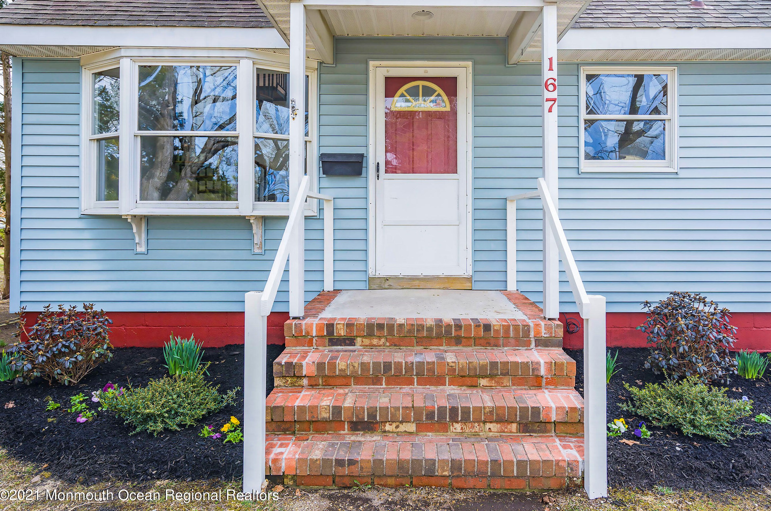 167 Division St, Cedar Bonnet Island, NJ 08050