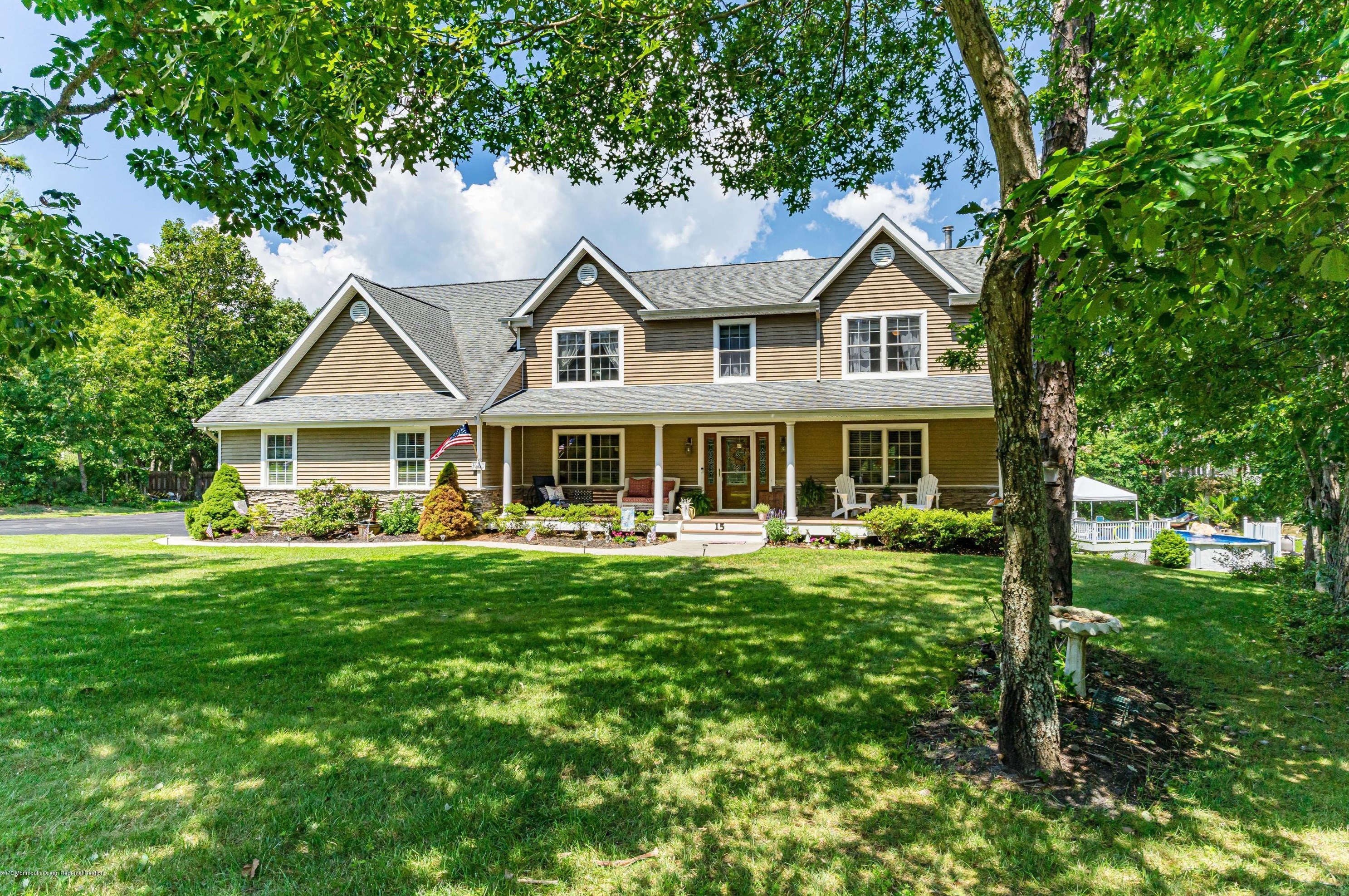 15 Maplewood Dr, Tuckerton, NJ 08087-2915