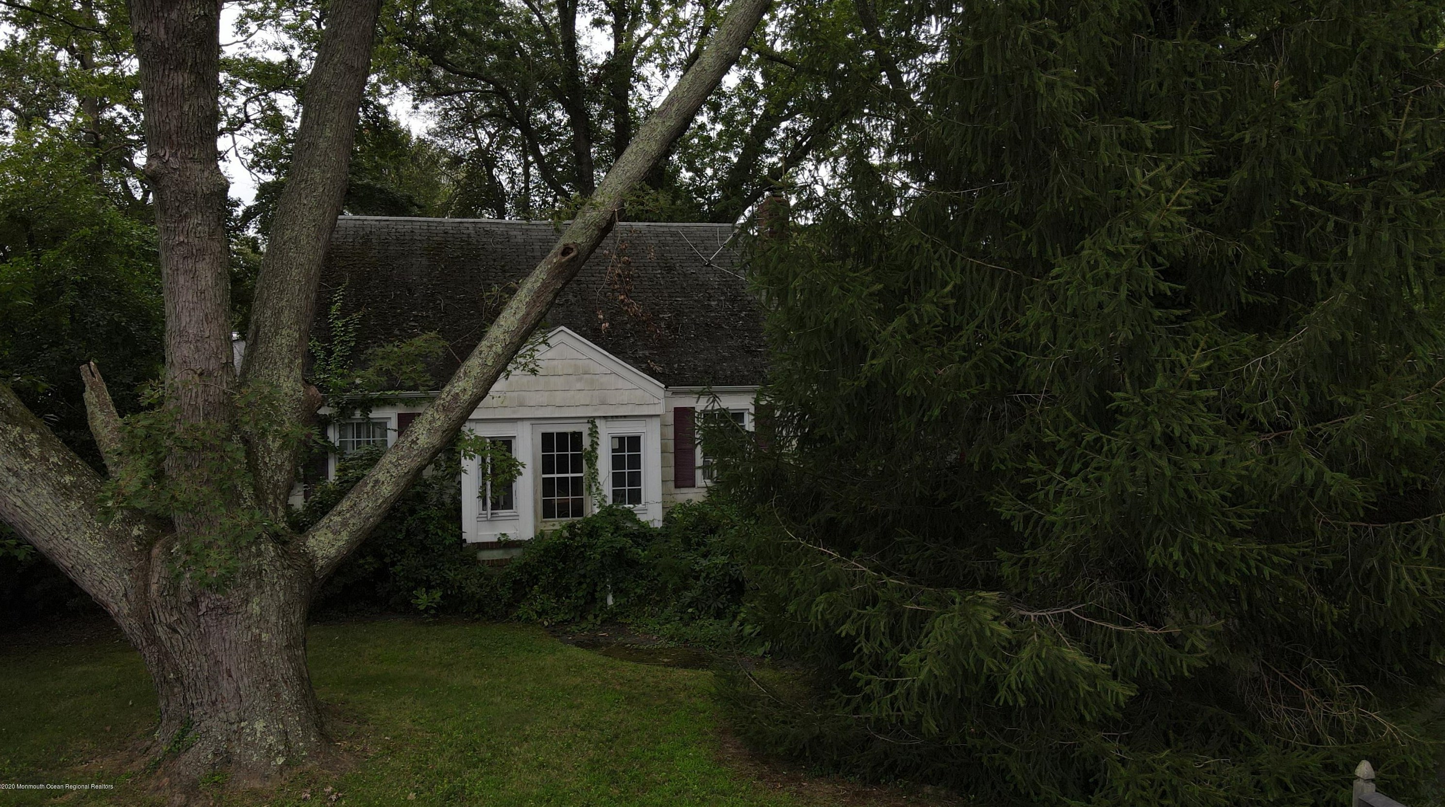 1525 Bay Plz, Belmar NJ 07719-3906 exterior