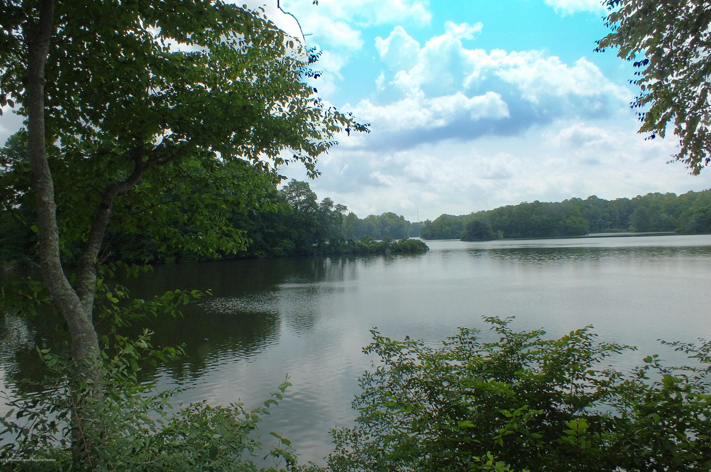 10 Bowie Pl, Vanderburg, NJ 07722-1205