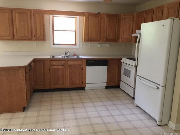 2 Woodduck Dr, Tuckerton, NJ 08087-4302