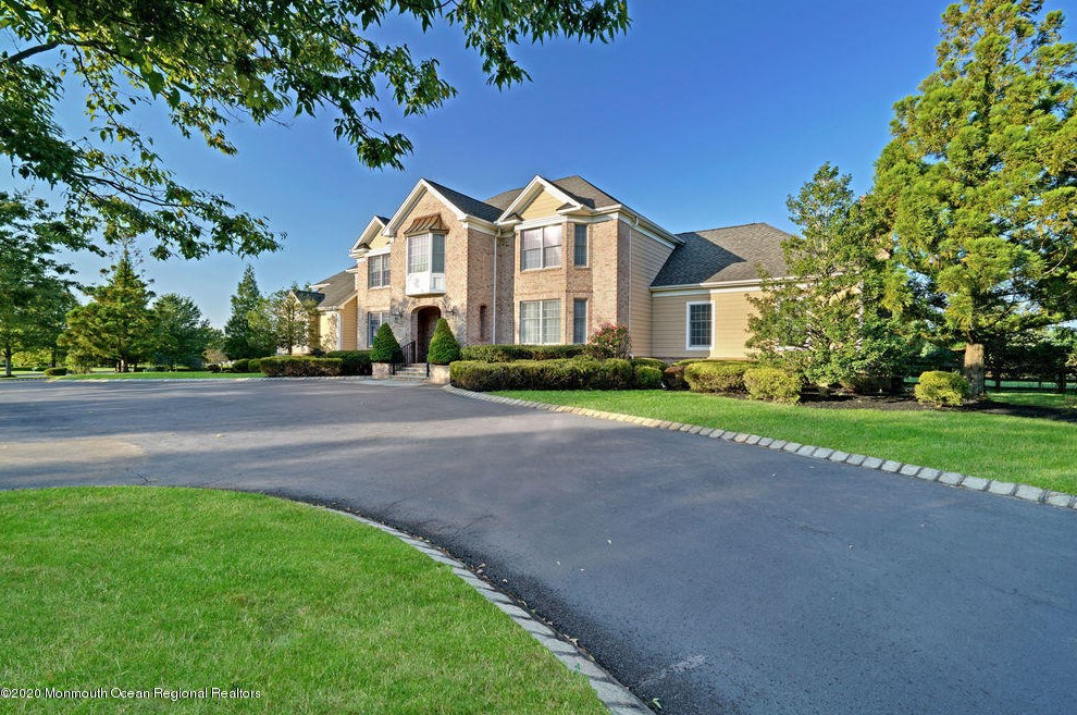 6 Comstock Ln, Vanderburg, NJ 07722-2414