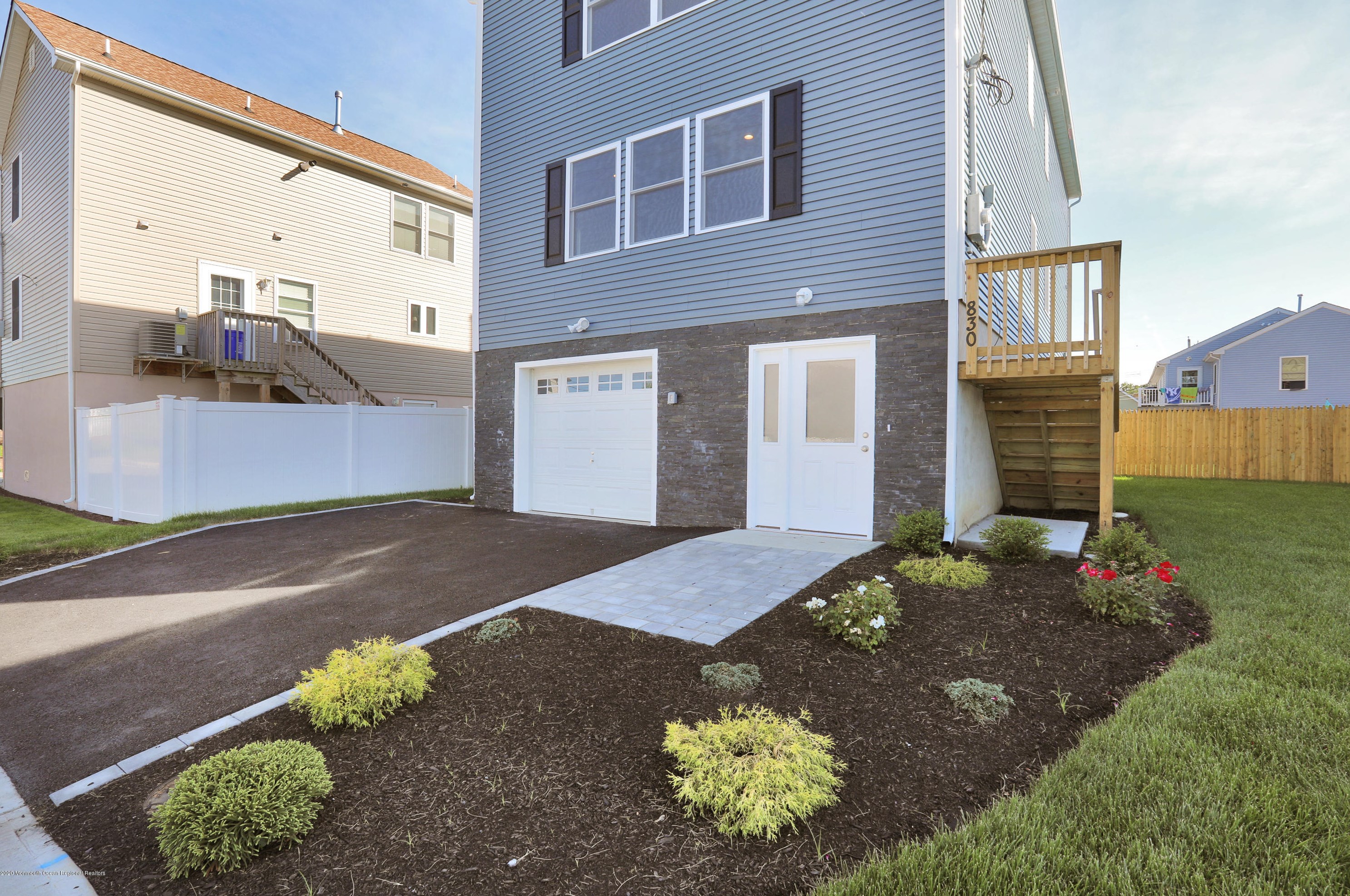 830 3rd St, Keyport, NJ 07735-2871