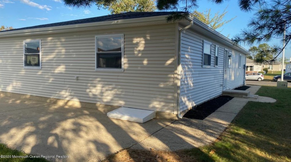107 Bananier Dr, Toms River, NJ 08757-3916