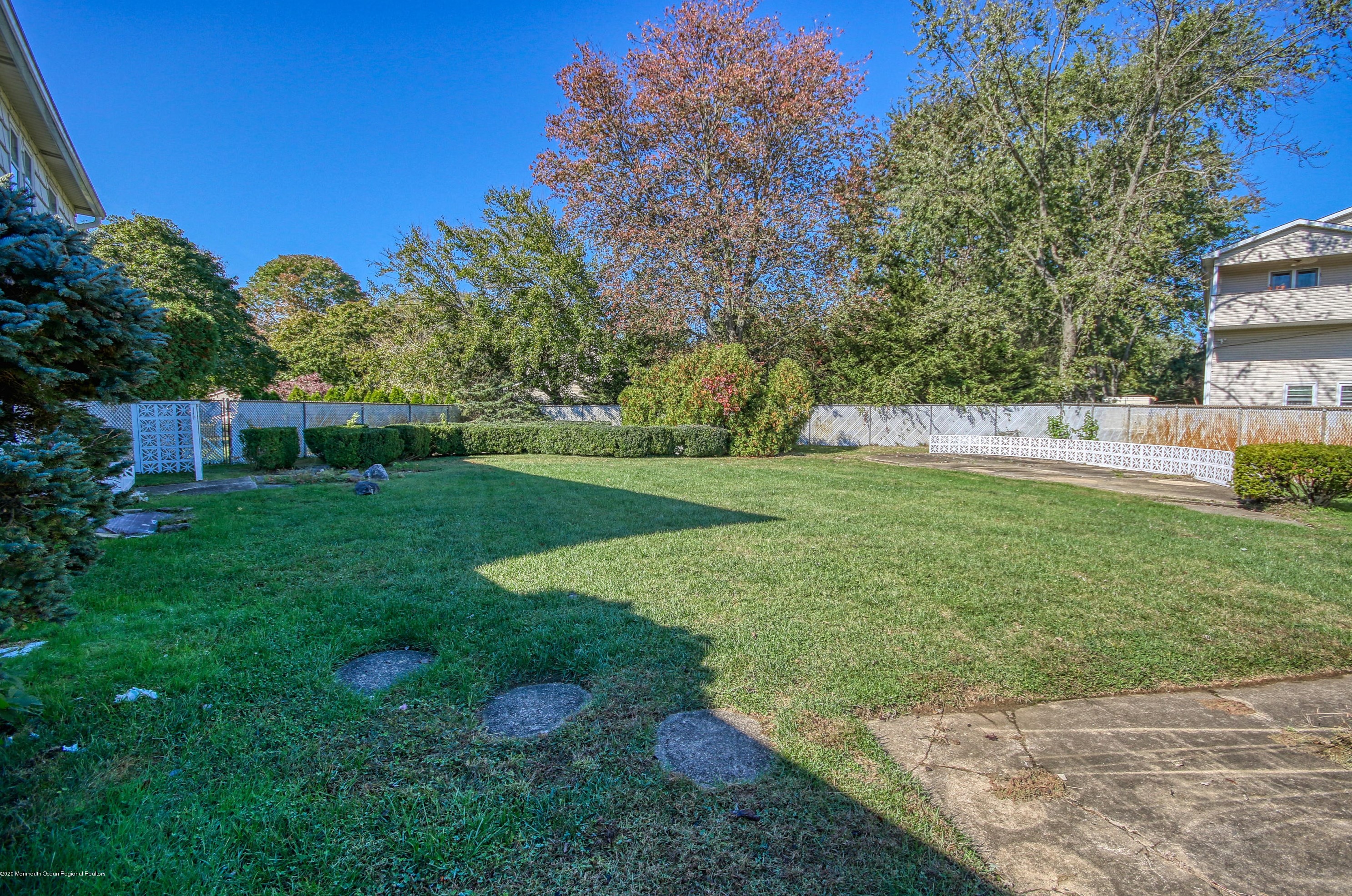 12 Juniper Dr, East Freehold, NJ 07728-2851