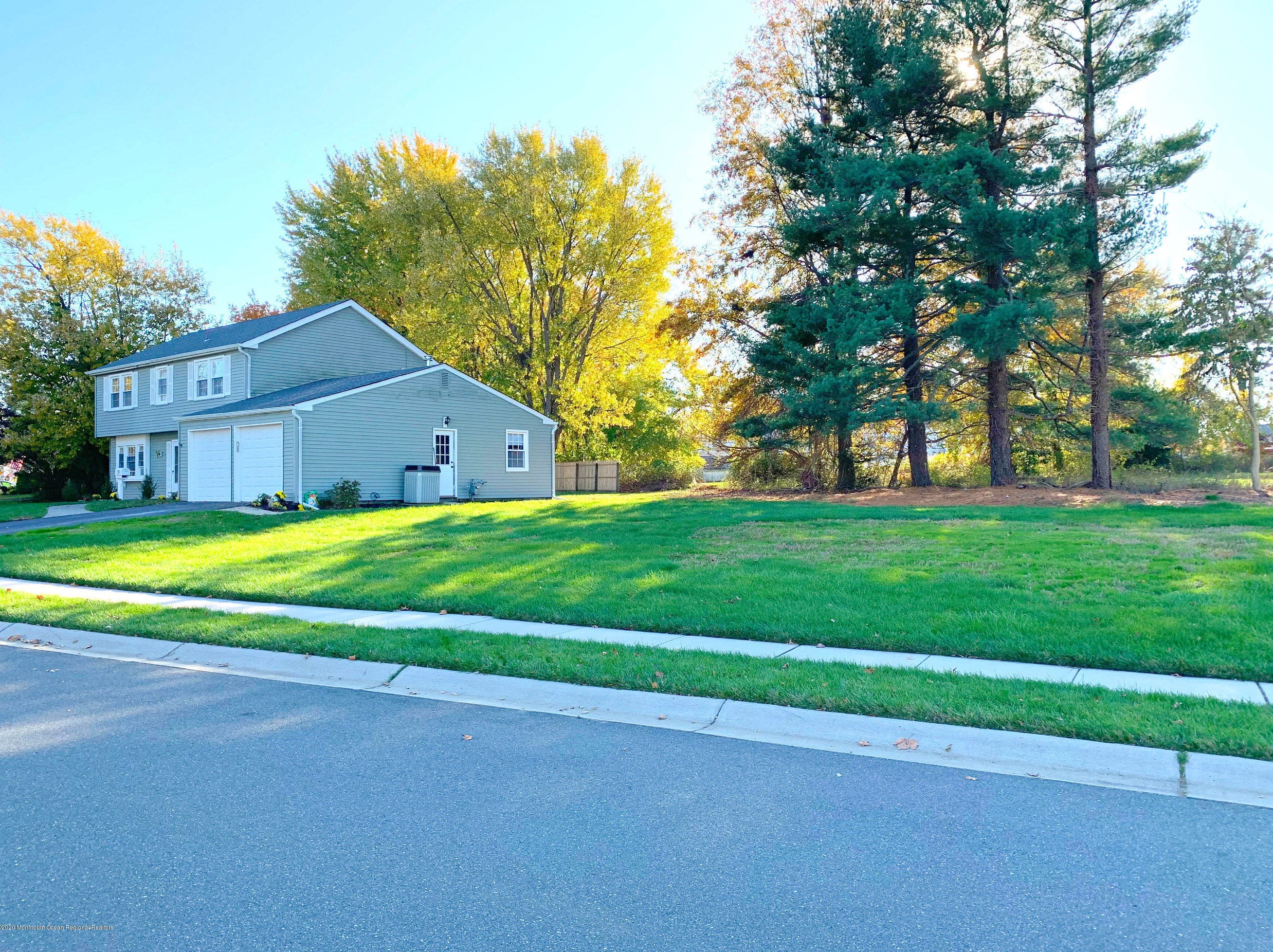 59 Avondale Ln, Matawan, NJ 07747-1239