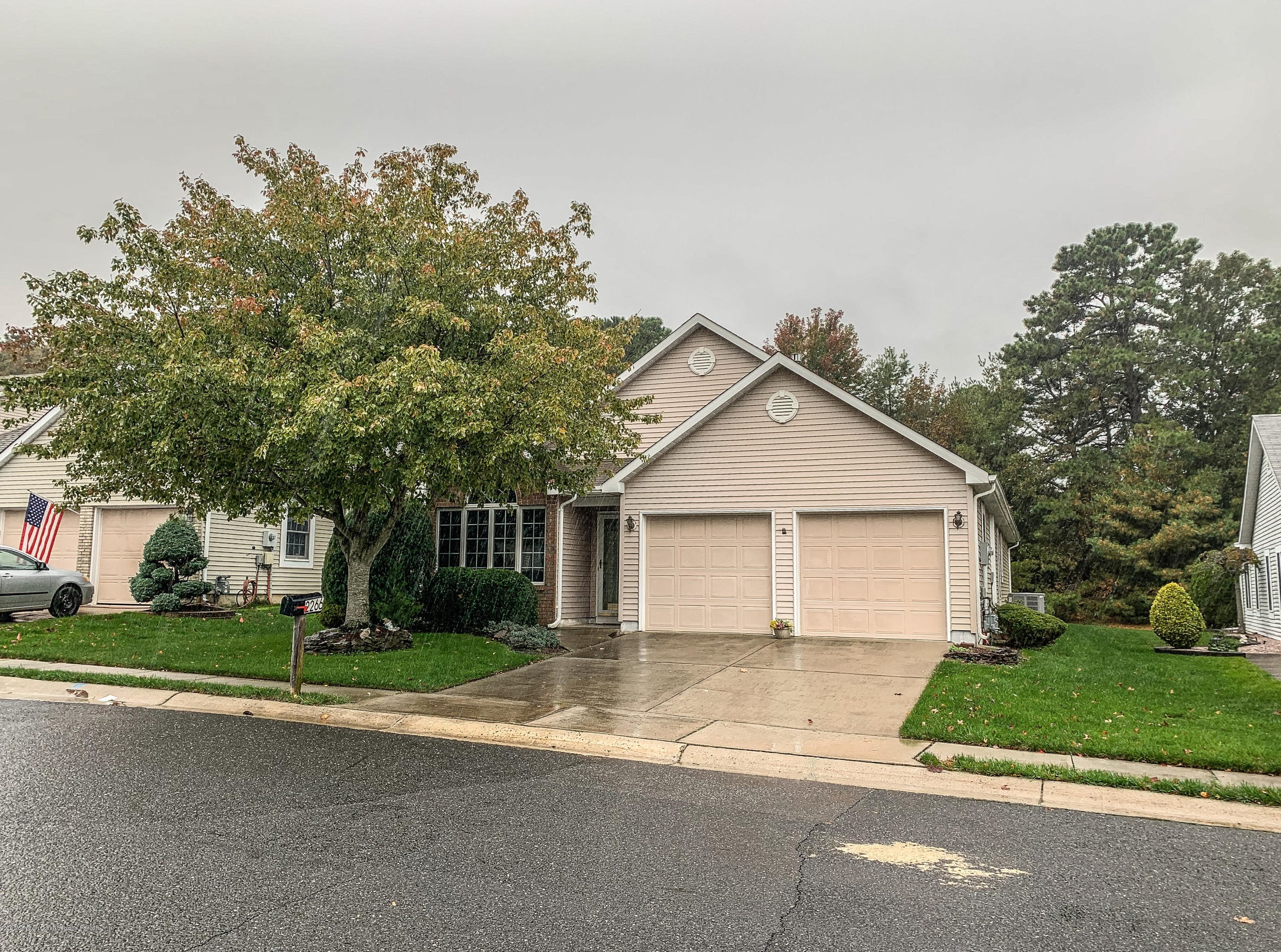 2266 Chanticleer Ct, Toms River, NJ 08755-1820