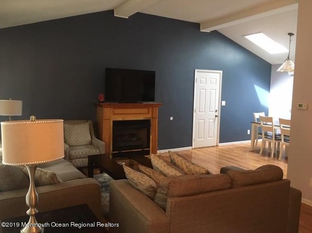 321 Lincoln Ave, Oakhurst, NJ 07755-1639