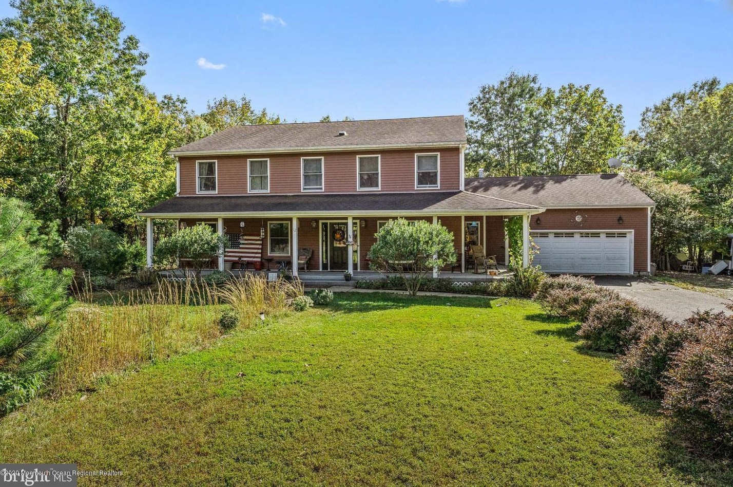 12 Pinewood Dr, Tuckerton, NJ 08087-2916