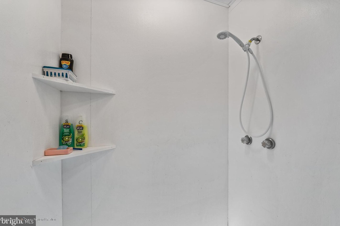 48 Kentucky Dr, Tuckerton NJ 08087-1035 exterior