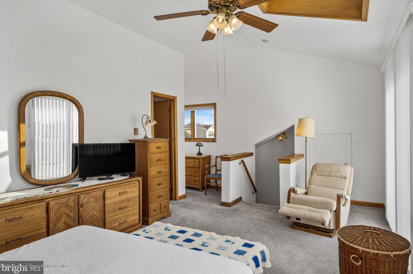 48 Kentucky Dr, Tuckerton NJ 08087-1035 exterior