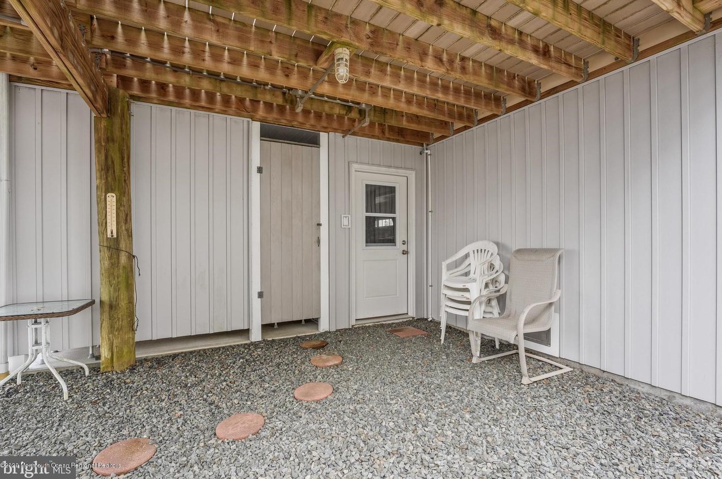 48 Kentucky Dr, Tuckerton NJ 08087-1035 exterior