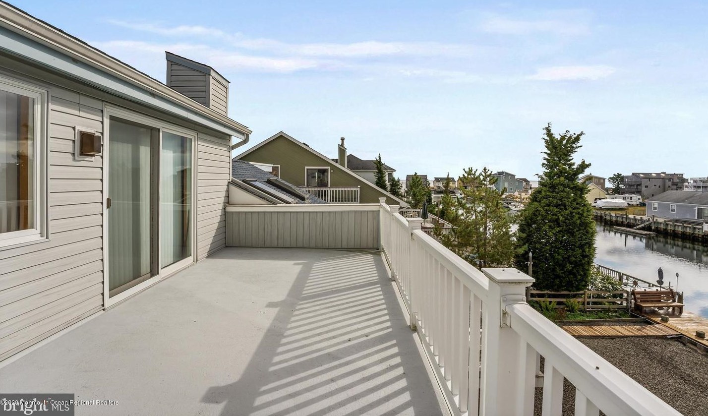 48 Kentucky Dr, Tuckerton NJ 08087-1035 exterior