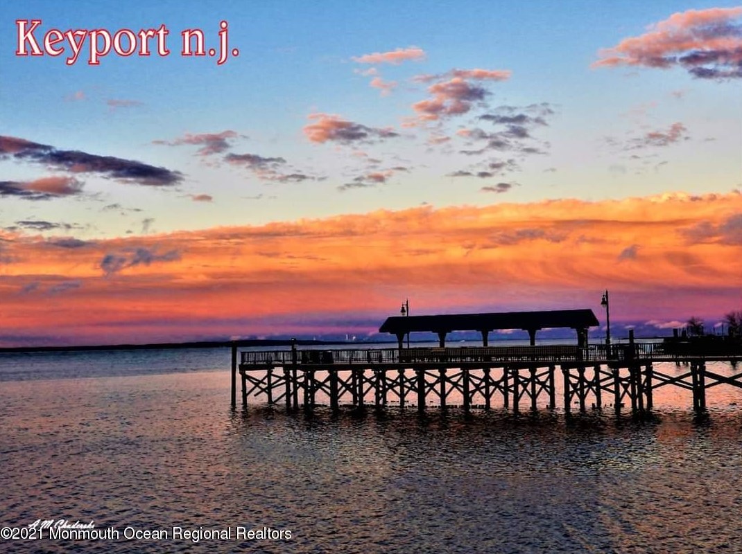 10 Gull Way, Keyport, NJ 07735-1364
