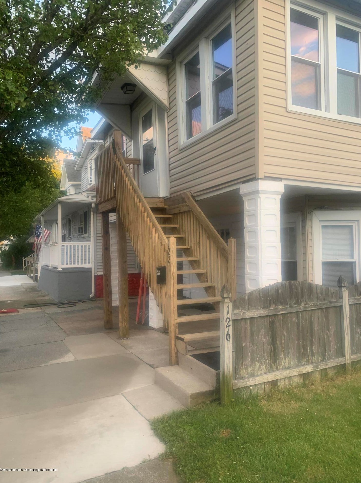 122 Poplar Ave, Wildwood Crest, NJ 08260-2430