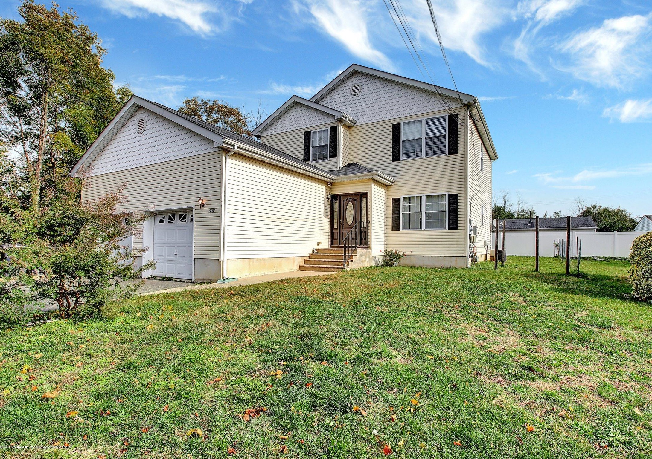 931 Malcolm St, Toms River, NJ 08753-5414