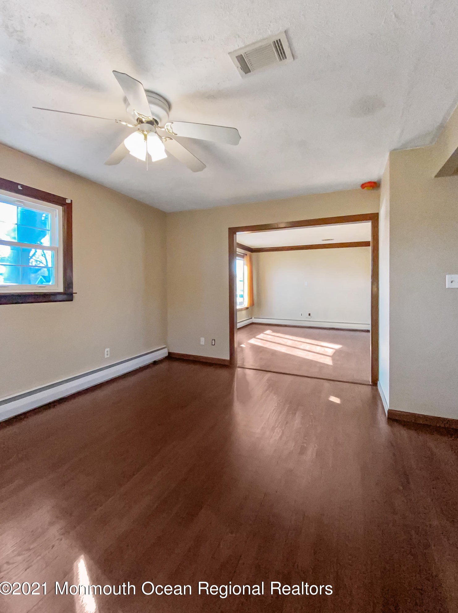 27 Sunset St, Ideal Beach, NJ 07734-1912