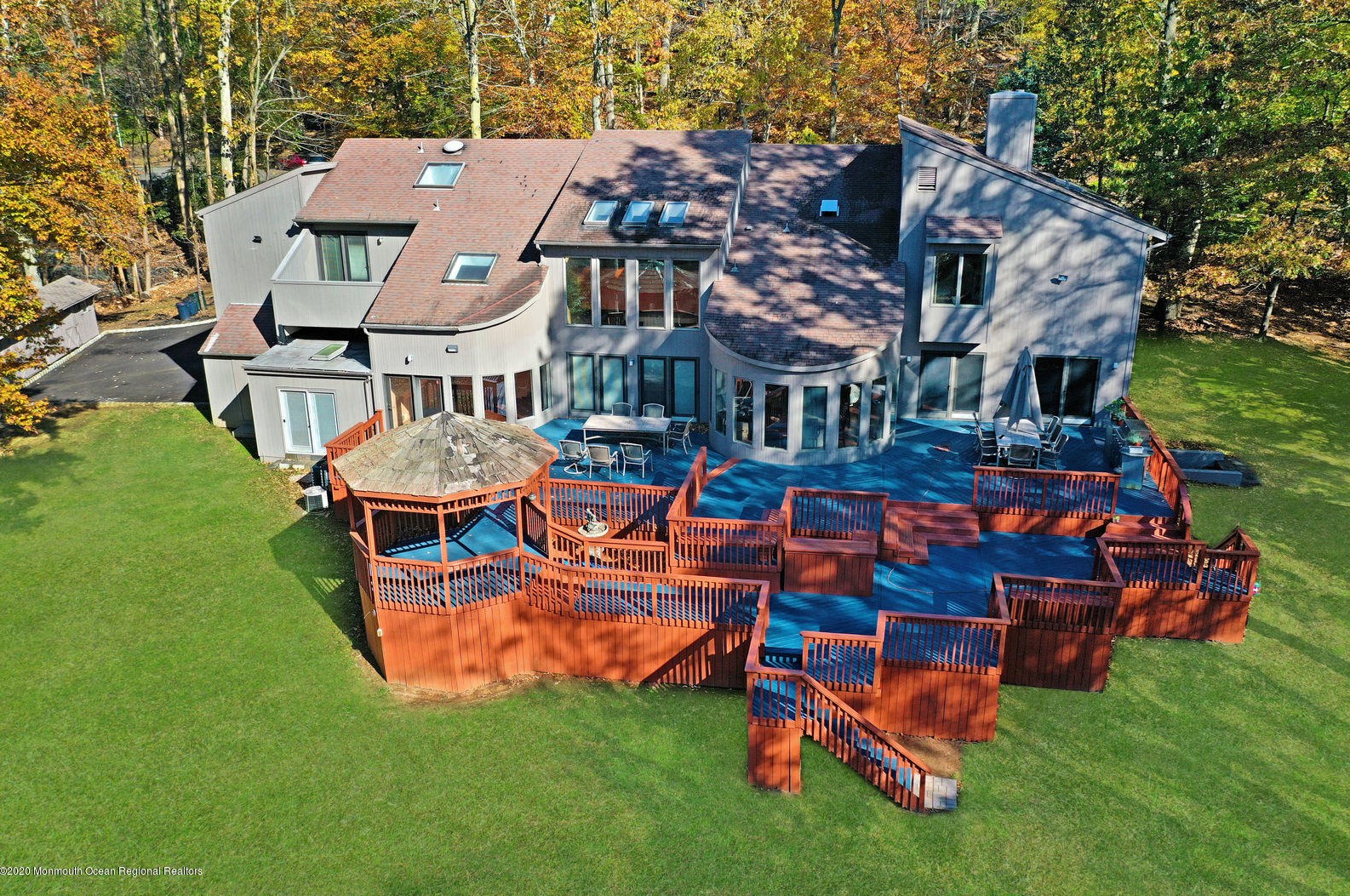 5 Chamonix Ln, Morganville, NJ 07751