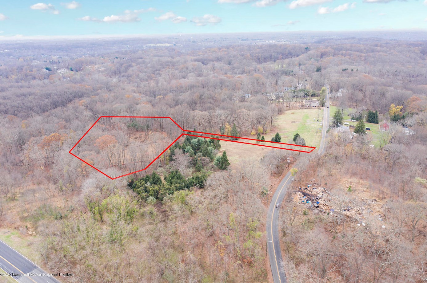 16 Reids Hill Rd, Morganville, NJ 07751